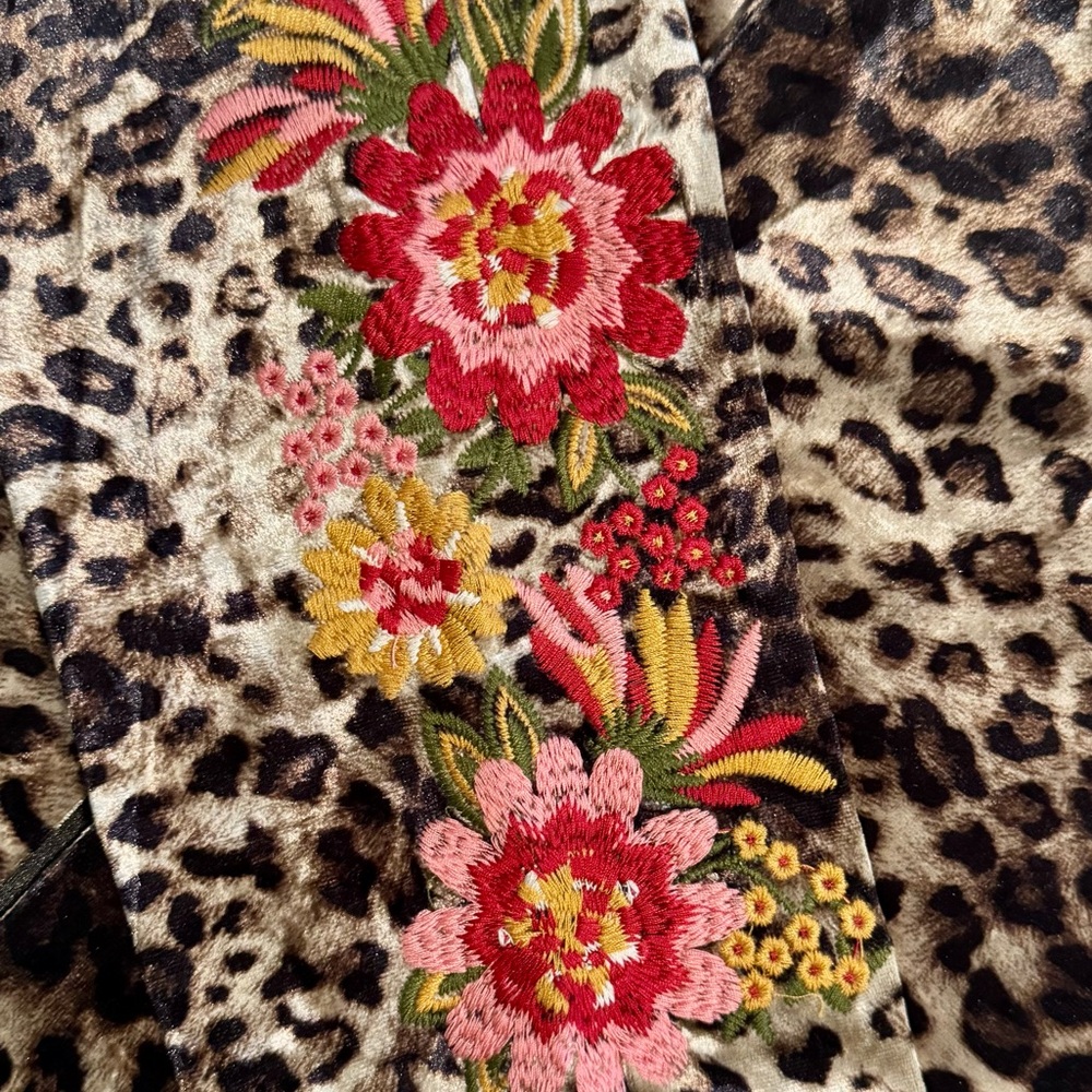 Savanna Jane Leopard Floral Embroidered Sleeve Ladies Large